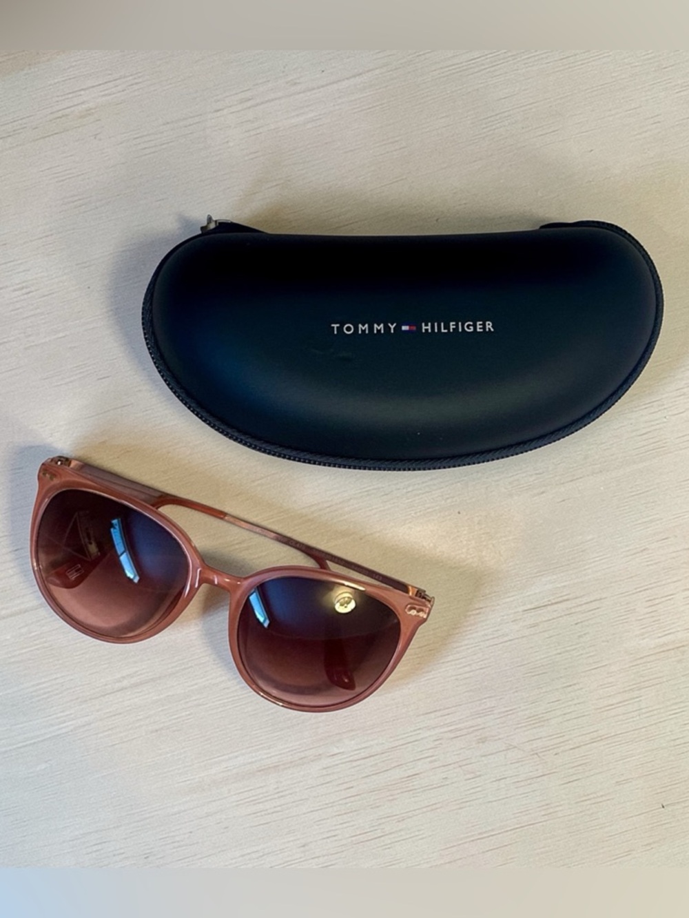 Tommy Hilfiger Sunglasses with case